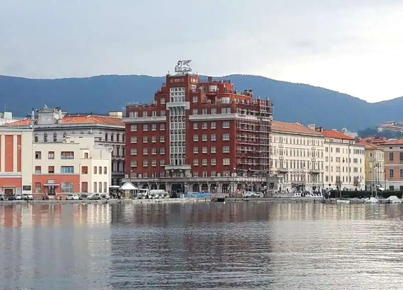 palazzo berlam generali trieste 