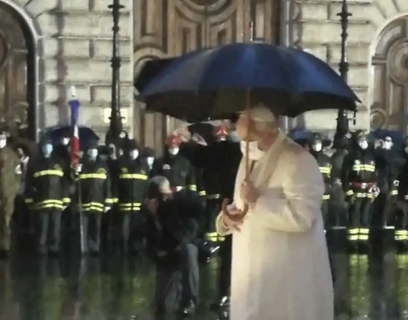 papa francesco a piazza di spagna 9