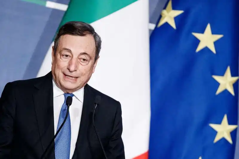 conferenza stampa di fine anno di mario draghi   6