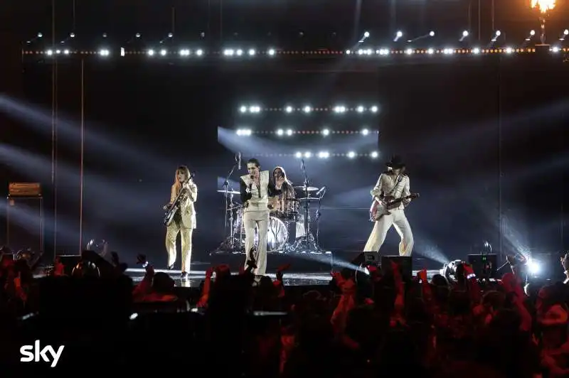 i maneskin alla finale di x factor ph julehering 15