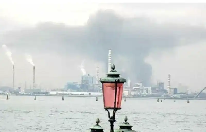 incendio porto marghera