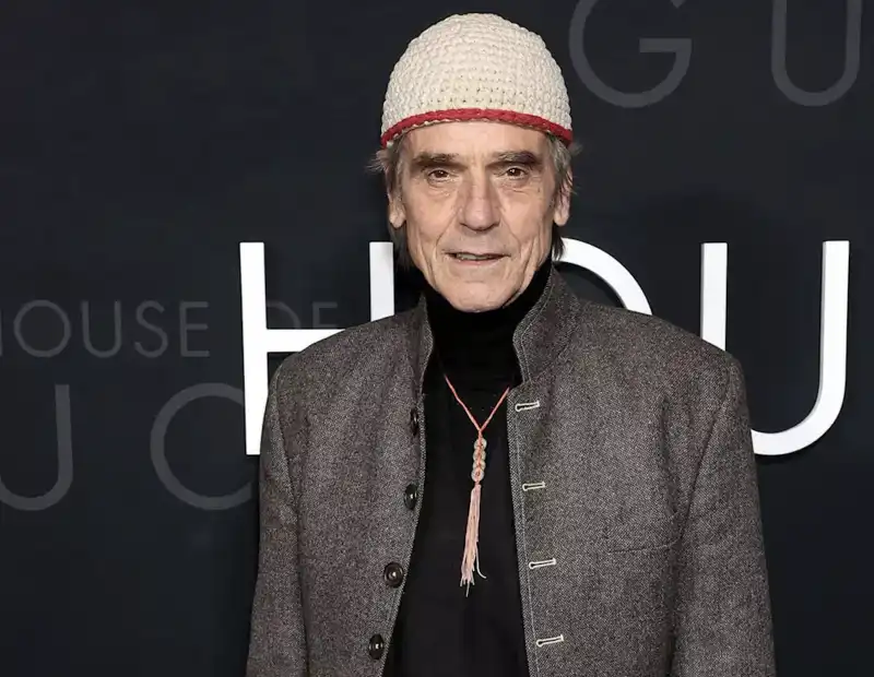 jeremy irons alla premiere di house of gucci 3