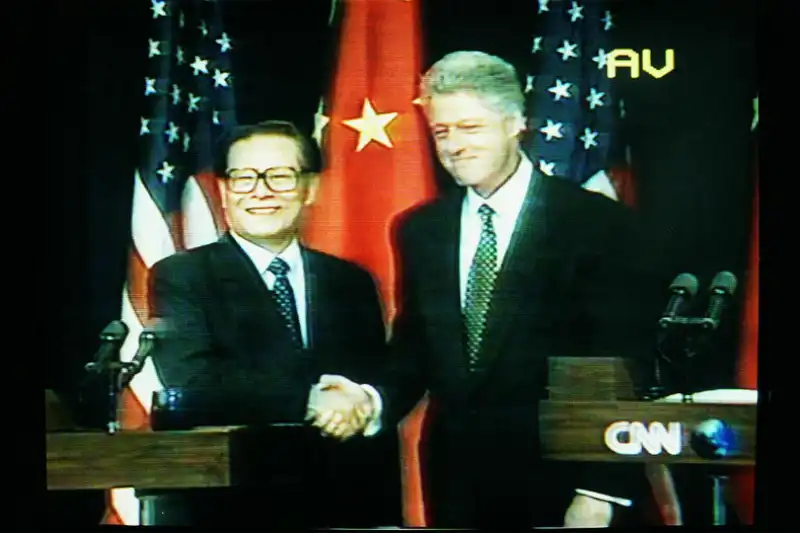 JIANG ZEMIN E BILL CLINTON