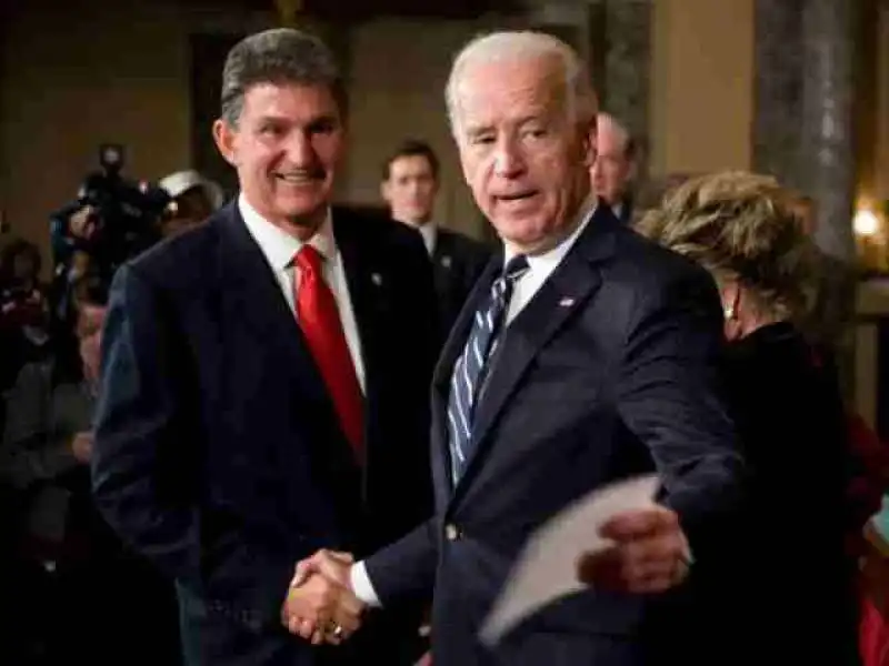 JOE MANCHIN CON BIDEN 