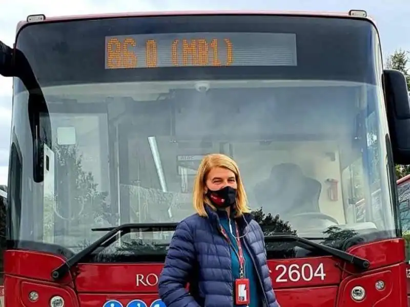 LA CONDUCENTE DELL AUTOBUS CHE HA SOCCORSO IL BAMBINO 