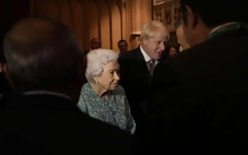 LA REGINA ELISABETTA CON BORIS JOHNSON