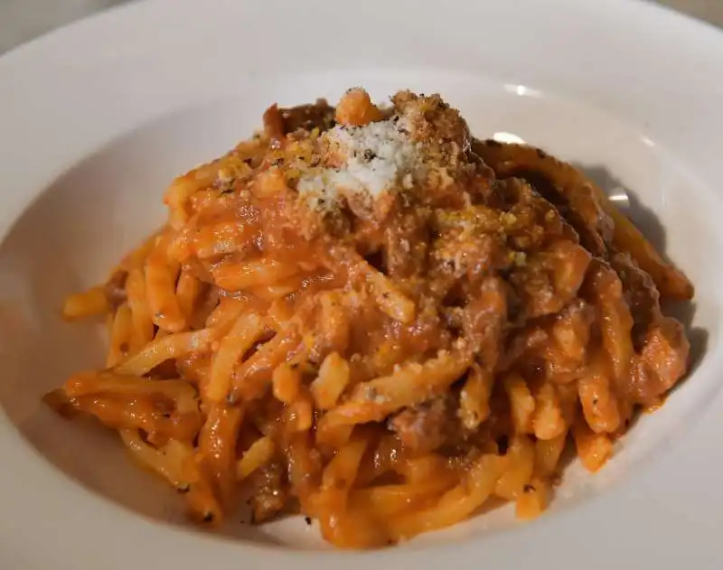 maccheroni alla chitarra al sugo di castrato