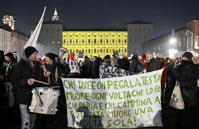 manifestazione no green pass a torino   1