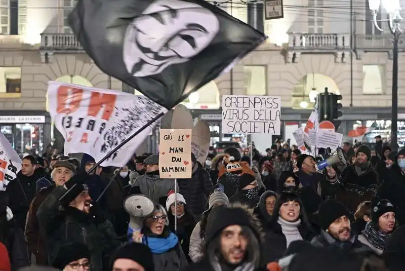 manifestazione no green pass a torino   3