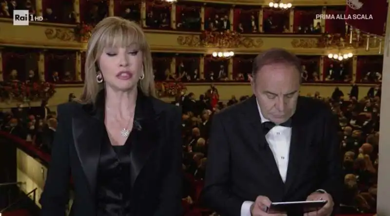 MILLY CARLUCCI BRUNO VESPA - PRIMA ALLA SCALA  