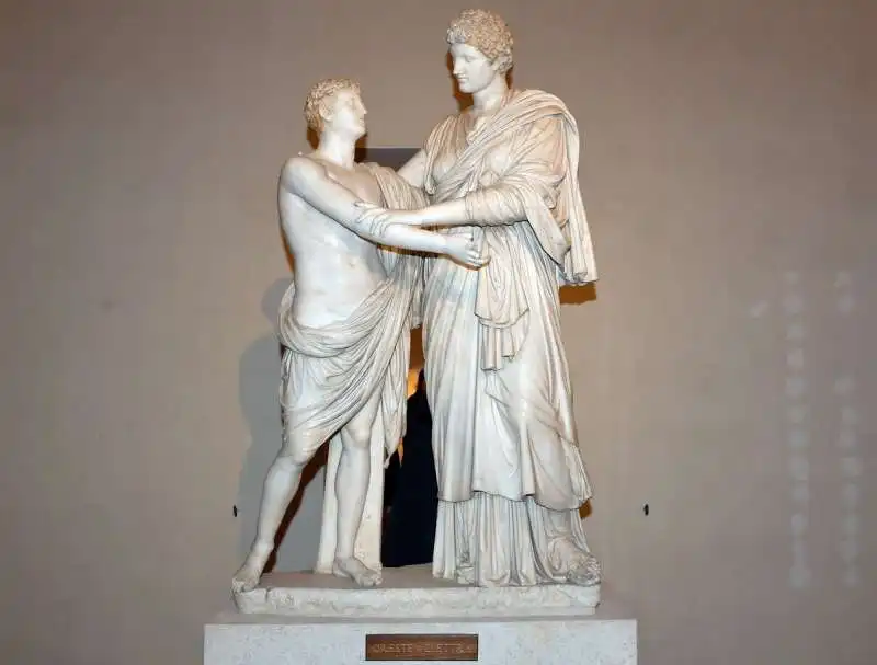 palazzo altemps statua di oreste e elettra