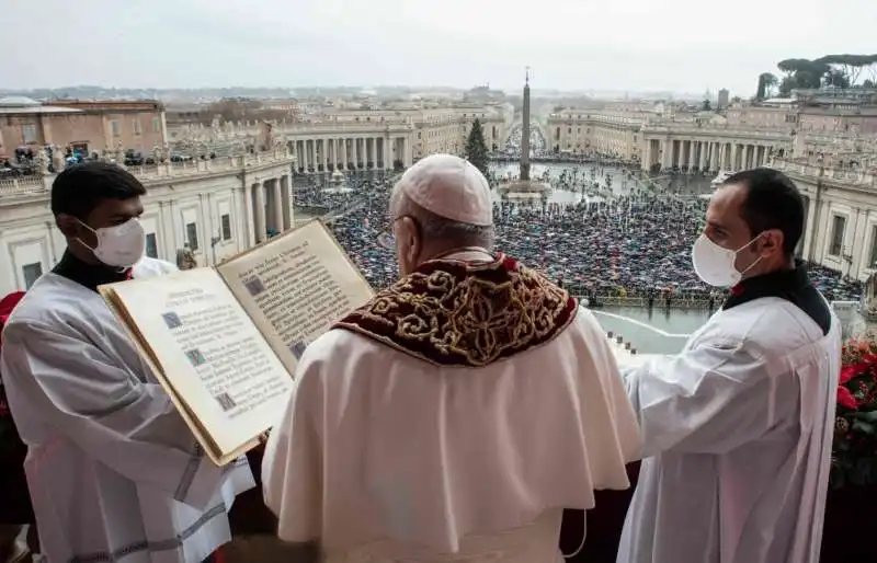 papa francesco nel giorno di natale 2