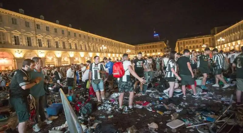 piazza san carlo a torino dopo juve real del 2017