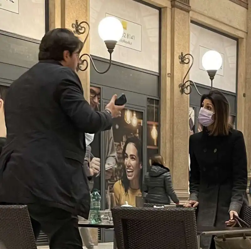 stefano buffagni e virginia raggi al bar della galleria alberto sordi   2