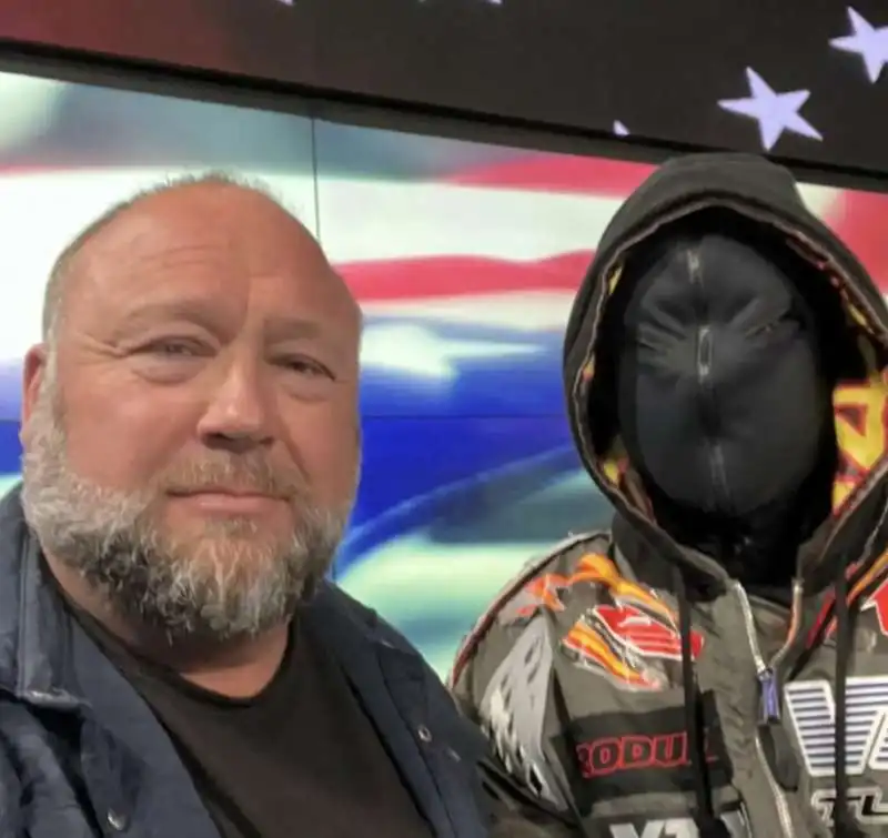 ALEX JONES E KANYE WEST