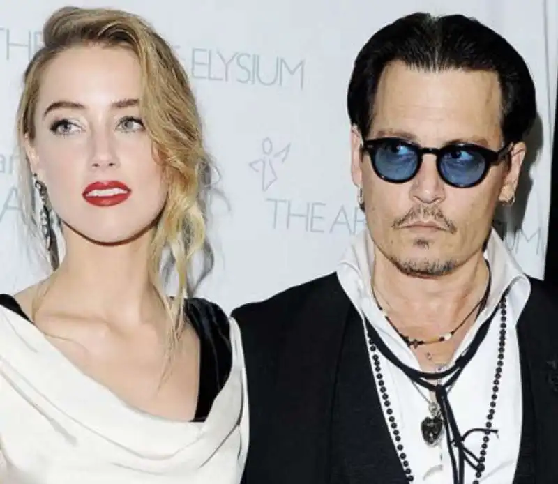 AMBER HEARD JOHNNY DEPP -  VISTO 