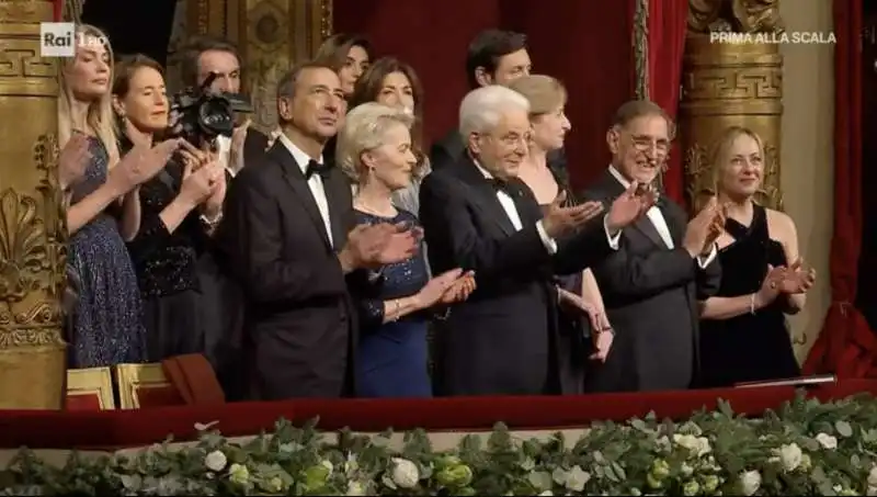 beppe sala ursula von der leyen sergio mattarella ignazio la russa giorgia meloni   palco reale scala 2022 