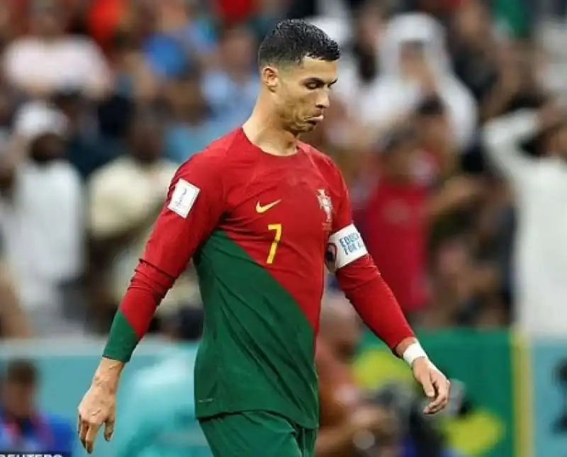 cristiano ronaldo abbandona il campo durante i festeggiamenti 2