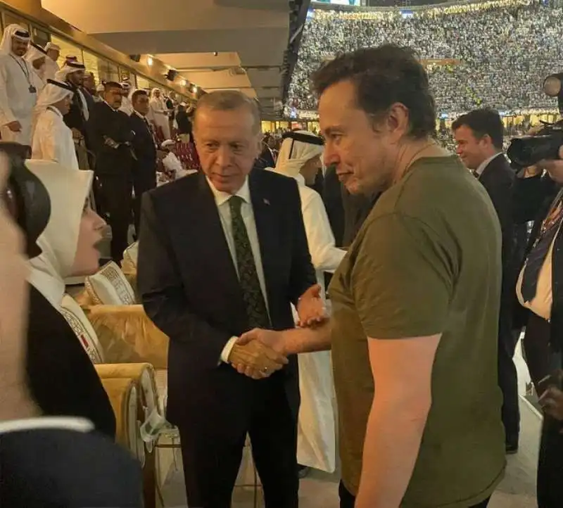 elon musk con il presidente turco erdogan alla finale dei mondiali