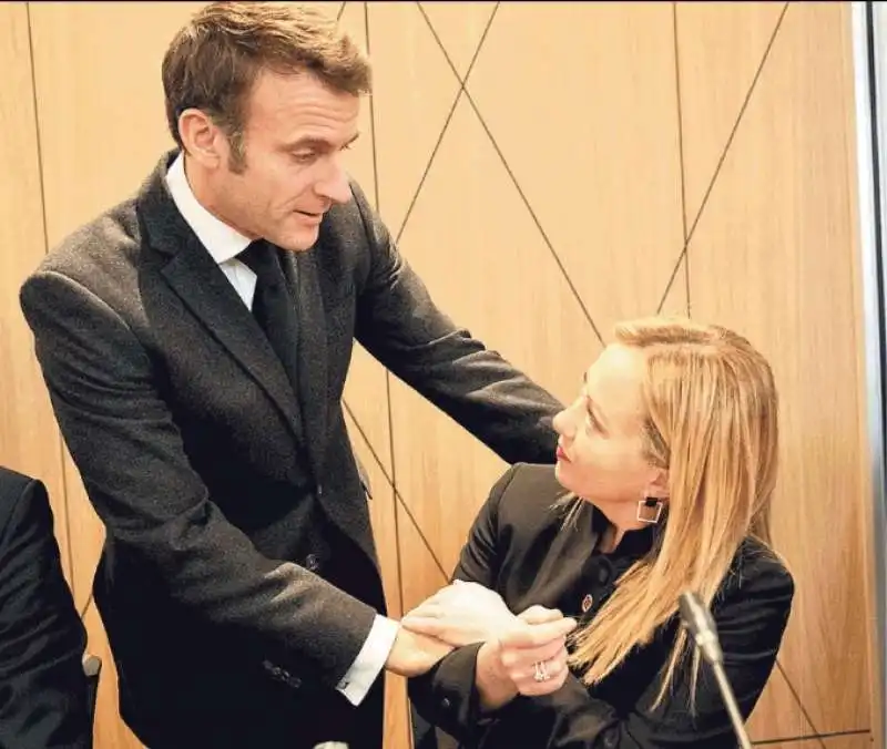 EMMANUEL MACRON E GIORGIA MELONI