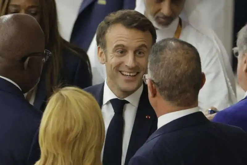 emmanuel macron in qatar 