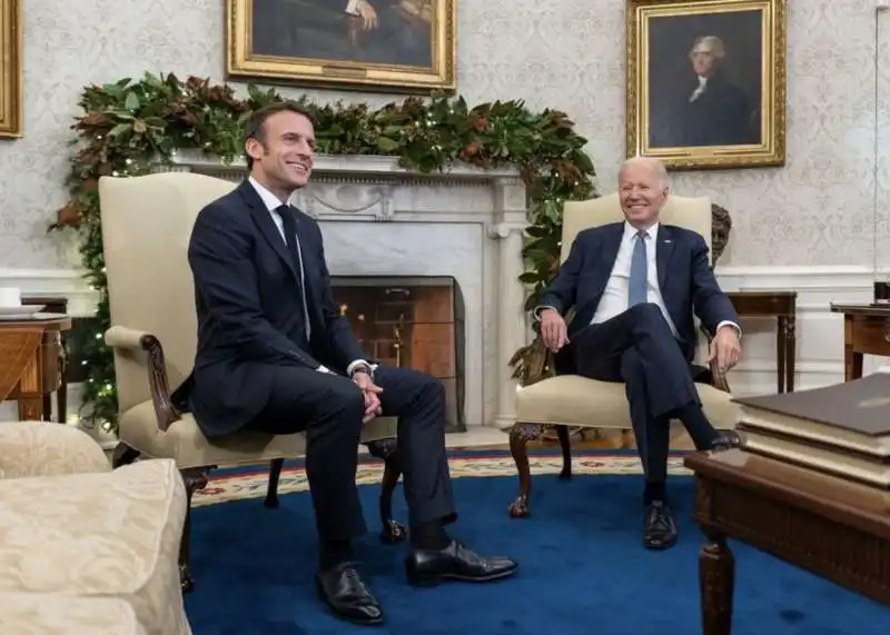 emmanuel macron joe biden 