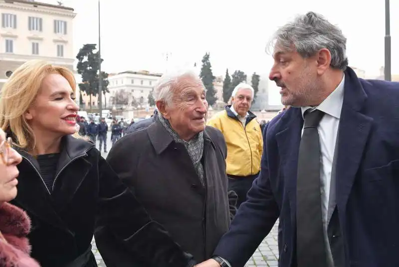 federica lucisano con il padre fulvio salutano massimiliano buzzanca  foto di bacco