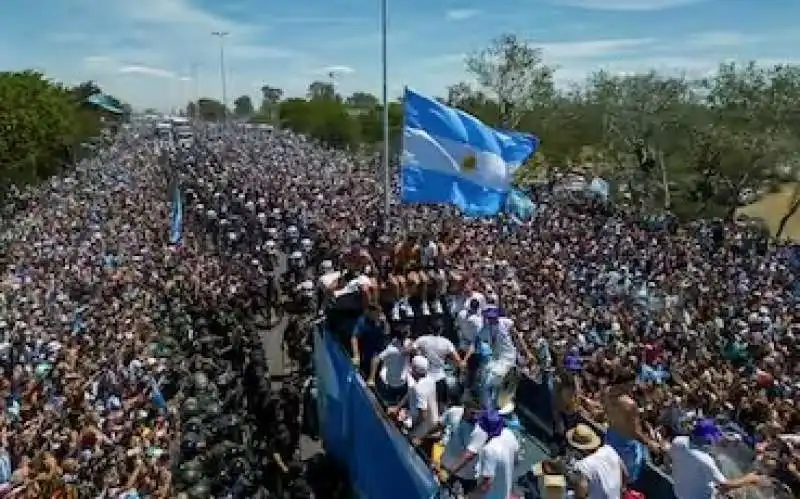 festeggiamenti a buenos aires per la vittoria del mondiale 2