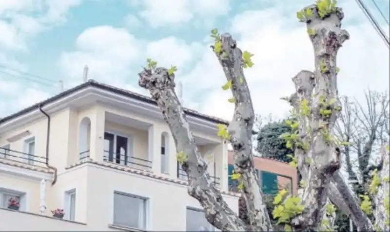 I CLIENTI VOGLIONO LE CAMERE CON VISTA E UN HOTEL ROMANO POTA OLTRE I LIMITI CONSENTITI TRE PLATANI