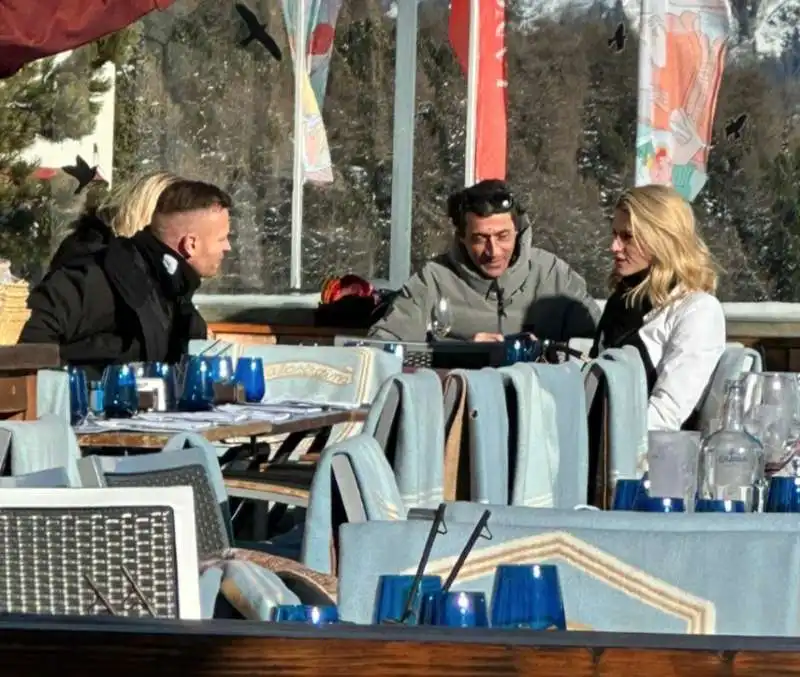 ilary blasi con il nuovo fidanzato bastian e michelle hunziker a st moritz