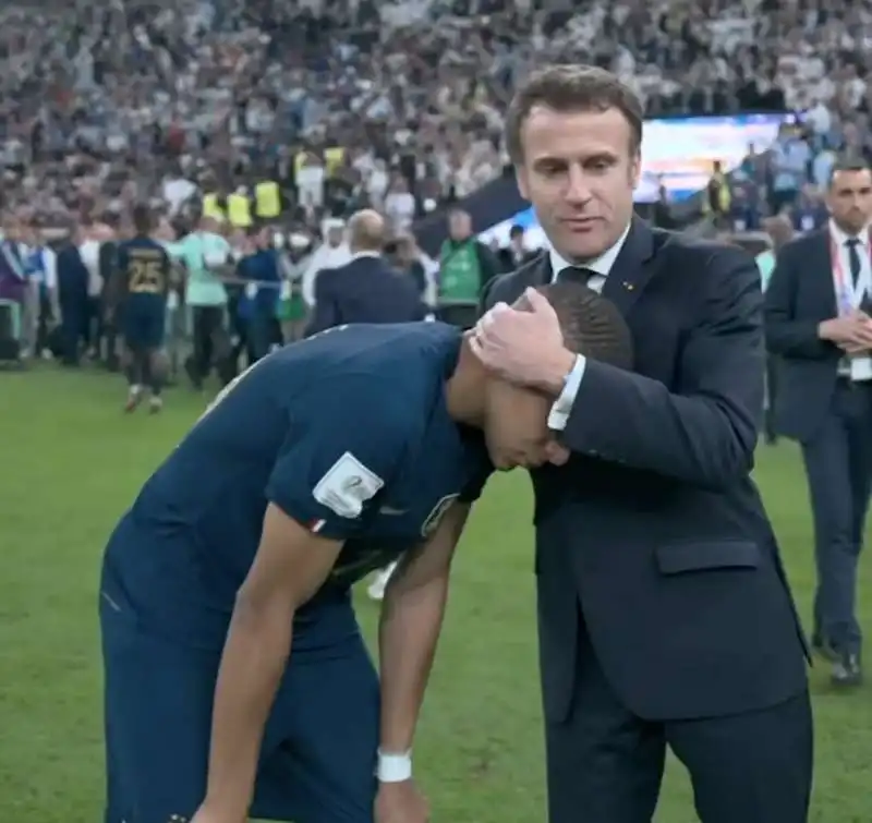 kylian mbappe emmanuel macron 7