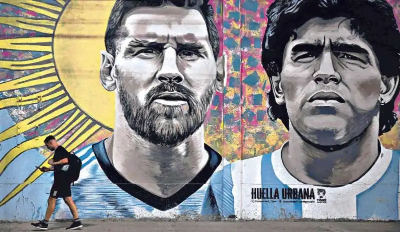 LEO MESSI E DIEGO ARMANDO MARADONA