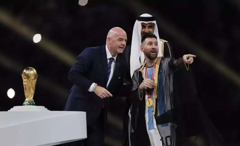 leo messi in bisht coppa del mondo