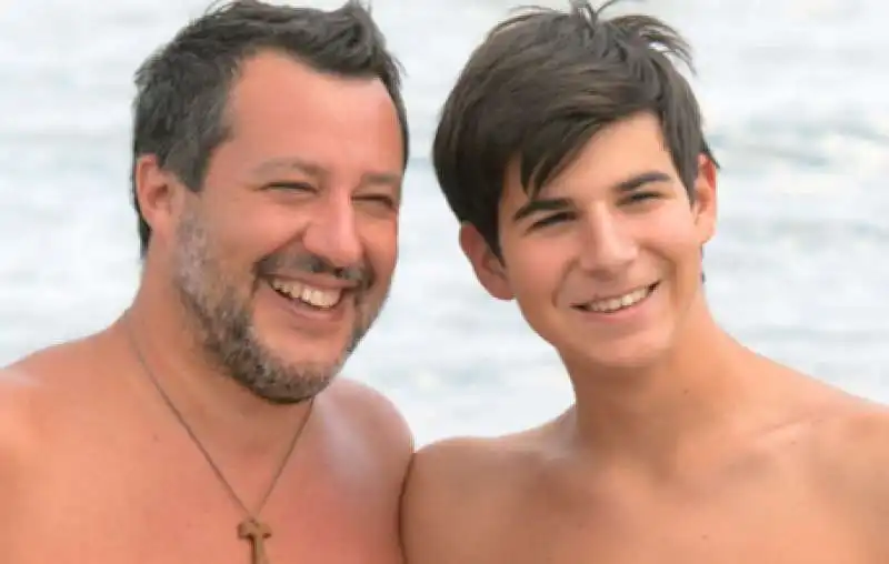 matteo salvini e suo figlio federico 3