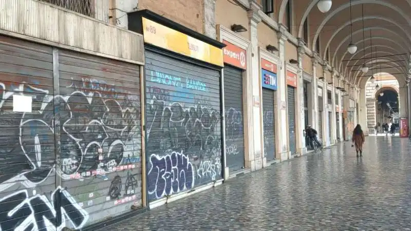 negozi chiusi a roma           