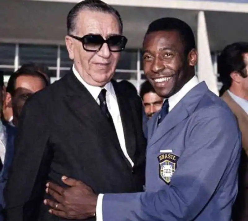 PELE CON EMILIO GARRASTAZU MEDICI 