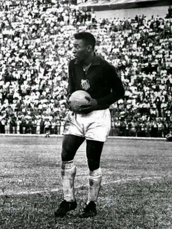 pele con la maglia del santos 1