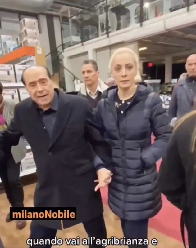 silvio berlusconi claudicante all agribrianza 6