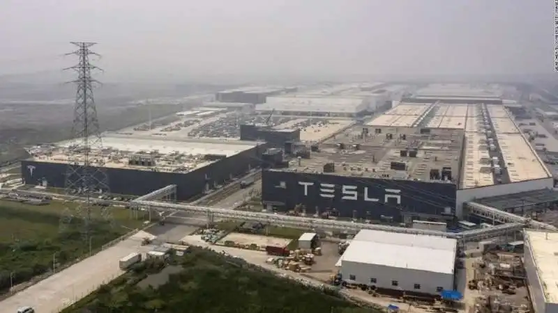 TESLA STABILIMENTO SHANGHAI