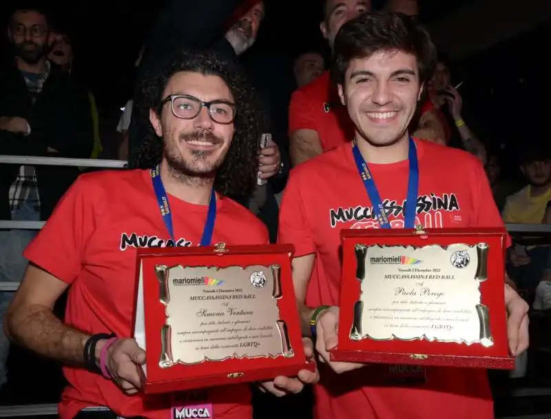 un premio a simona ventura e paola perego per il loro impegno verso la comunita lgbtq  foto di bacco