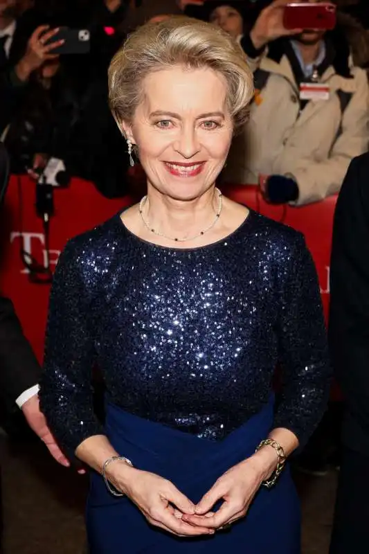 ursula von der leyen alla prima della  scala 2022   3