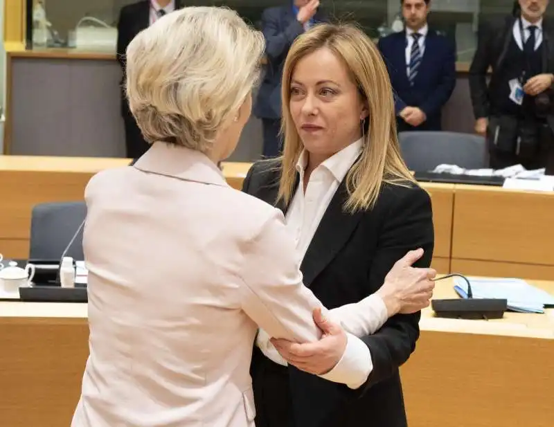 ursula von der leyen giorgia meloni al consiglio europeo 