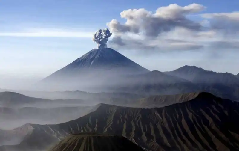 vulcano Semeru eruzione