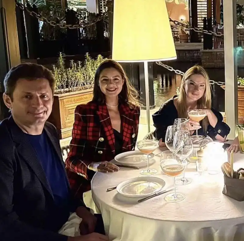  vyacheslav taran con la figlia katya e la moglie olga  