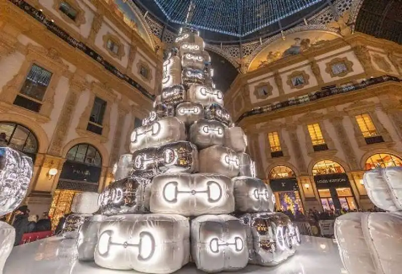 albero di gucci a milano 7