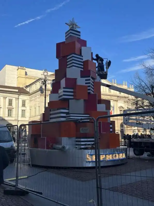 ALBERO DI NATALE BY SEPHORA A PIAZZA DELLA SCALA - MILANO 