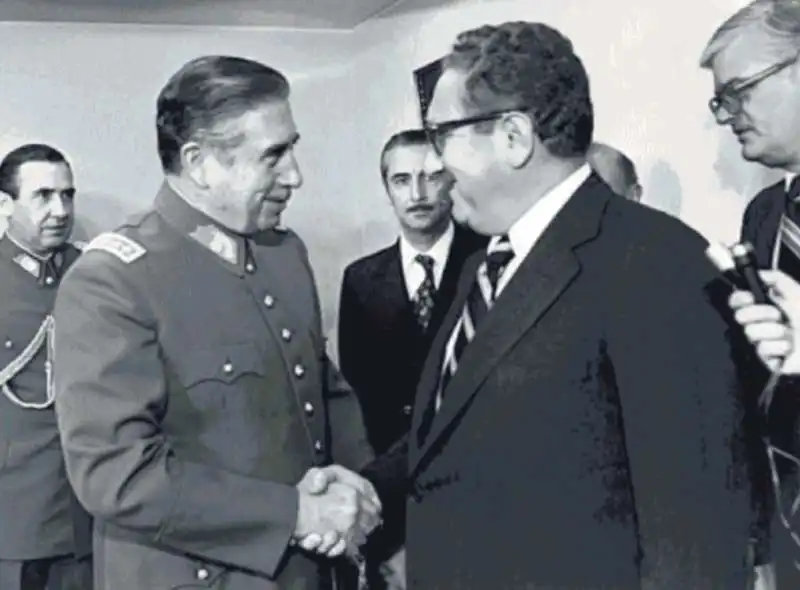 augusto pinochet e henry kissinger 