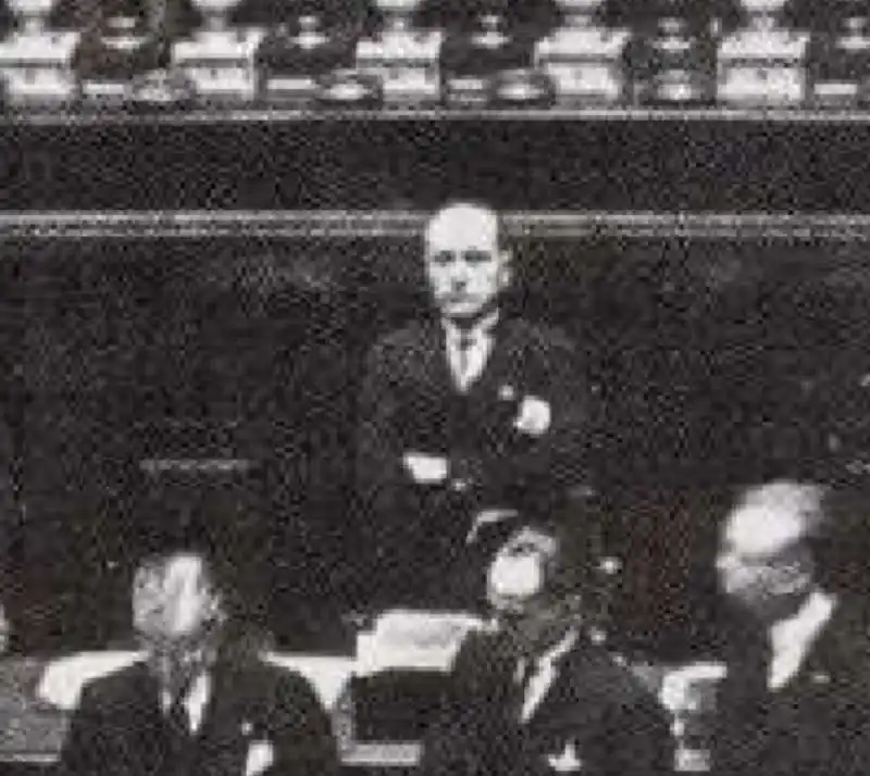 BENITO MUSSOLINI ALLA CAMERA - 16 NOVEMBRE 1922 - DISCORSO DEL BIVACCO 