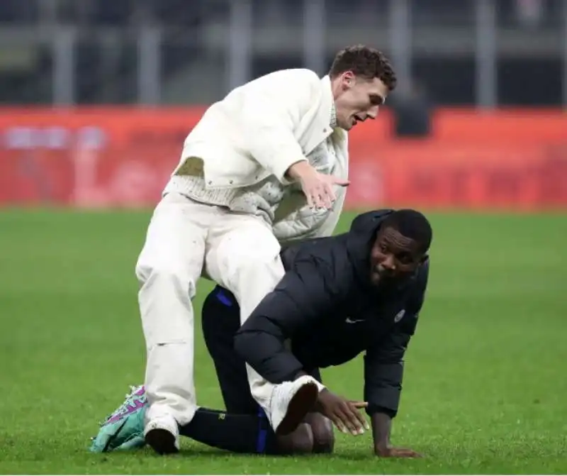 Benjamin Pavard e Marcus Thuram  