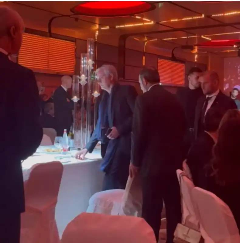 cena di natale della roma mourinho